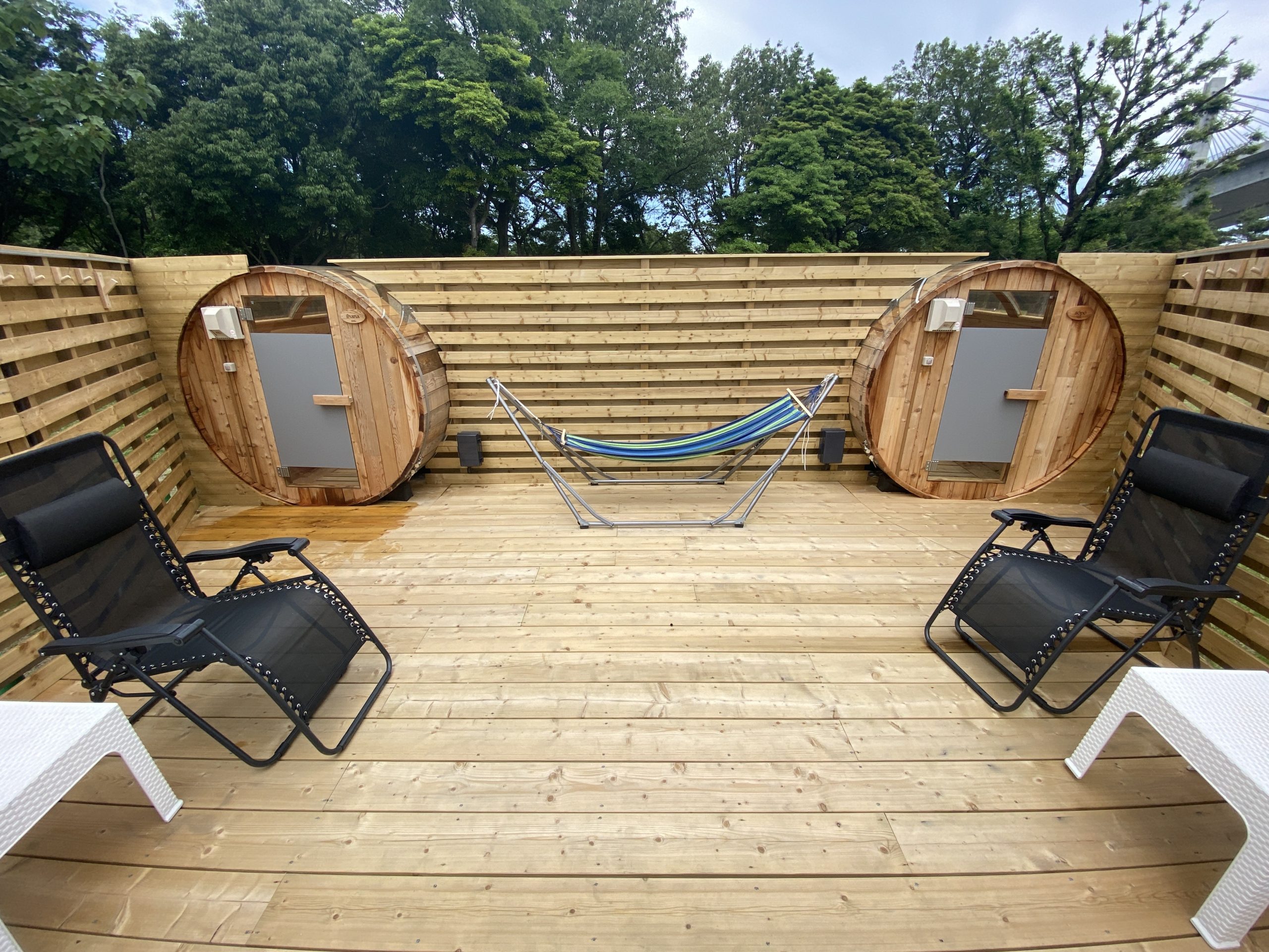 サウナ – FREE AND EASY CAMP RESORT